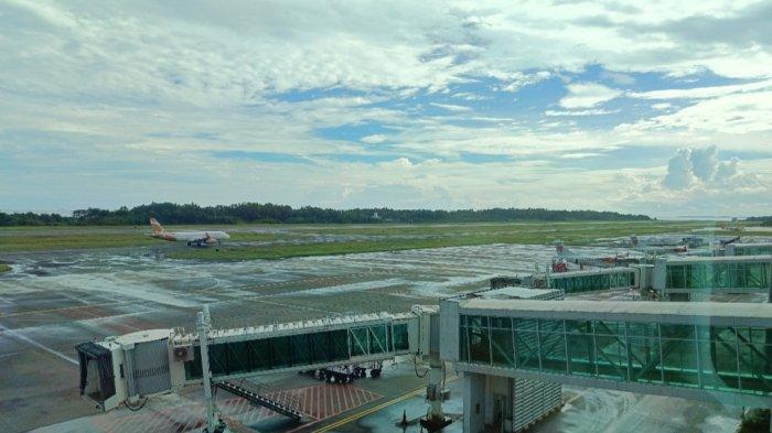 Maskapai penerbangan pesawat komersial mendarat di Bandara Internasional Sultan Aji Muhammad Sulaiman (Sams) Sepinggan Balikpapan.TRIBUNKALTIM.CO/ZAINUL