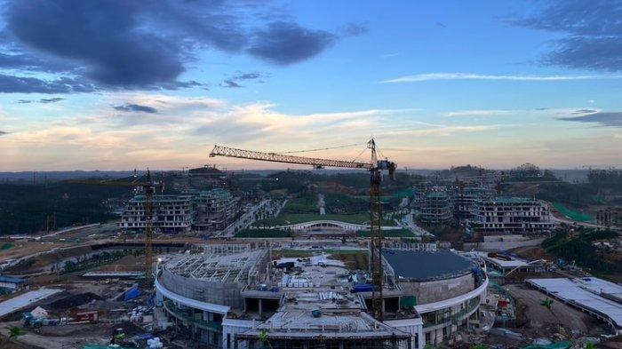 BANGUN IKN NUSANTARA - Proses pembangunan di IKN Nusantara, Kalimantan Timur. Rencana studi kelayakan terhadap proyek Tenaga Surya dan Angin di IKN Nusantara Kaltim untuk energi terbarukan bakal diberlakukan. 