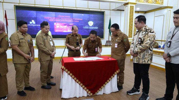 KKPD DI PPU - Peresmian Kartu Kredit Pemerintah Daerah di lingkungan Pemkab Penajam Paser Utara demi raih manfaat dan efektivitas pergerakan. 
