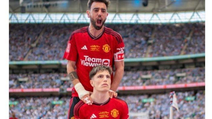Manchester United unggul sementara 2-0 dari Man City di Final FA Cup. Hasil akhir cek live score berikut.