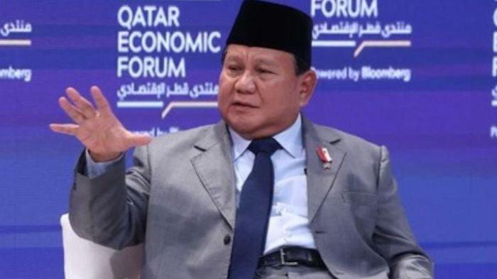 Prabowo Subianto saat sesi tanya jawab dengan Kepala Koresponden Internasional Bloomberg wilayah Asia Tenggara, Haslinda Amin, dalam Forum Ekonomi Qatar di Doha, Rabu (15/5/2024) waktu setempat. Prabowo sedang mempertimbangkan soal kementerian khusus untuk program makan bergizi gratis.