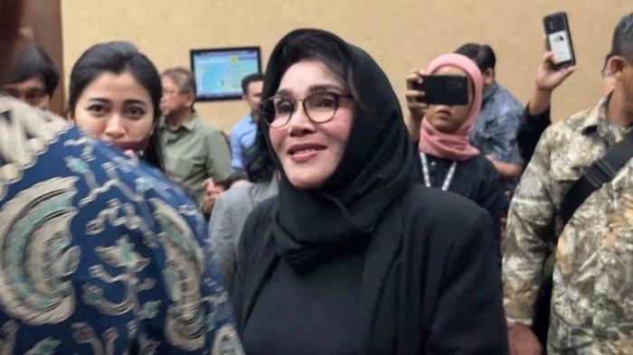 ISTRI SYL - Istri eks Menteri Pertanian (Mentan) Syahrul Yasin Limpo (SYL), Ayun Sri Harahap dalam ruang sidang di Pengadilan Jakarta, Senin (27/5/2024). Istri dan cucu Syahrul Yasin Limpo (SYL) kompak bantah bayar skin care pakai uang Kementan. Bibie: Saya tidak reimburse