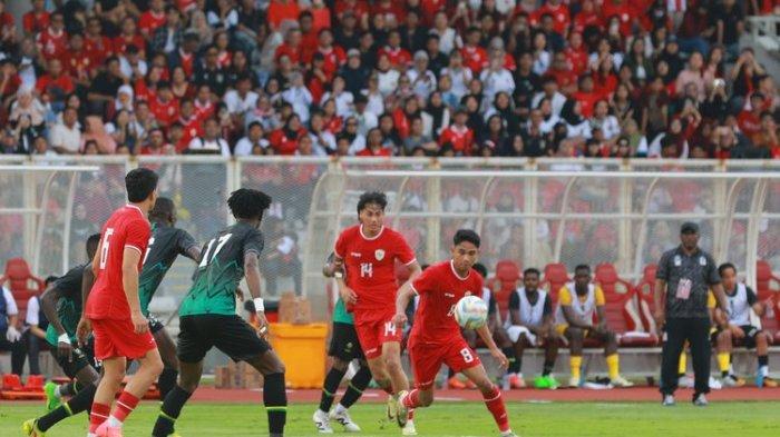 Aksi Marselino Ferdinan dalam laga uji coba antara timnas Indonesia vs Tanzania di Stadion Madya, kompleks Gelora Bung Karno, Senayan, Jakarta, Minggu (2/6/2024).
