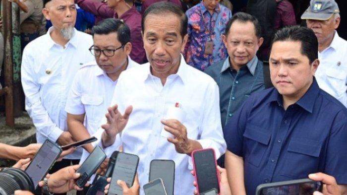 ORMAS KELOLA TAMBANG - Presiden Joko Widodo saat memberikan keterangan pers di Pasar Senggol Kota Dumai, Provinsi Riau, Sabtu (1/6/2024). PP sudah diteken Jokowi, berikut daftar ormas keagamaan yang kini bisa kelola tambang Indonesia. Ada yang jadi prioritas.