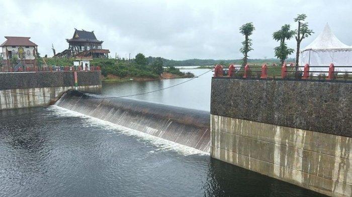 BENDUNGAN SEPAKU SEMOI - Kondisi terkini Bedungen Sepaku Semoi, di Kabupaten Penajam Paser Utara, Kalimantan Timur, Senin (3/6/2024). Bendungan Sepaku Semoi adalah penopang kebutuhan air IKN Kaltim.