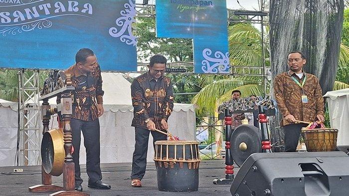 Walikota Balikpapan, Rahmad Masud, menyatakan bahwa Rakernas APEKSI XVII 2024 di Balikpapan, Kalimantan Timur akan membahas berbagai permasalahan kota, termasuk penyediaan air bersih dan kemacetan lalu-lintas, Selasa (4/6/2024). 