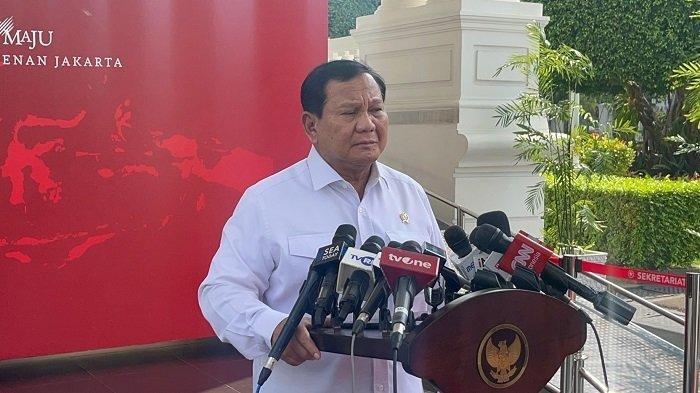 Prabowo Subianto usai bertemu Presiden Joko Widodo (Jokowi) di Istana Kepresidenan Jakarta, Kamis (6/6/2024).