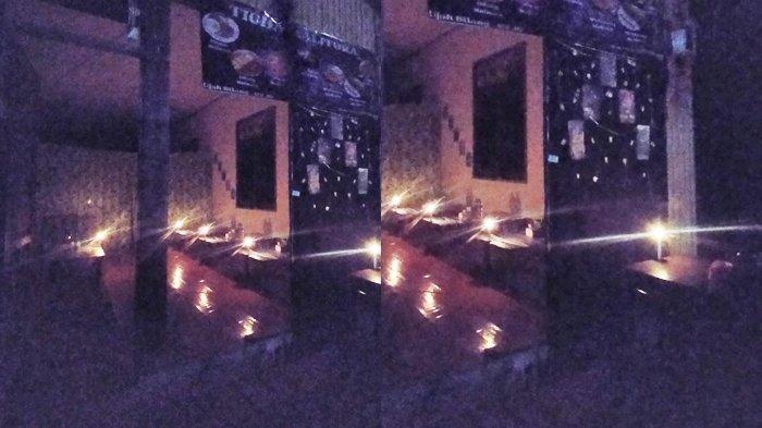 DAMPAK BANJIR MAHULU - Kafe Ticha Malitora harus tutup karena banjir luapan Sungai Mahakam di Mahakam Ulu, Kalimantan Timur. Kerugian besar dialami oleh kafe Ticha Malitora, pasalnya usaha yang baru saja beroperasi pada 6 Mei 2024 ini belum sempat balik modal, Jumat (7/6/2024). 