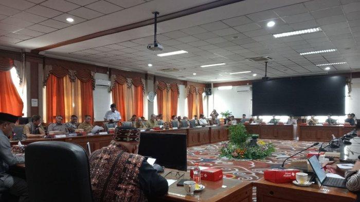 KELOMPOK TANI KUTIM - Suasana RDP DPRD Kutim antara Poktan Bina Marga dan PT Indexim Coalinda serta PT SBA. Sebenarnya, Poktan Bina Marga pada tahun 2005 lalu kelompok tani biasa yang punya lahan 2.000 hektare.