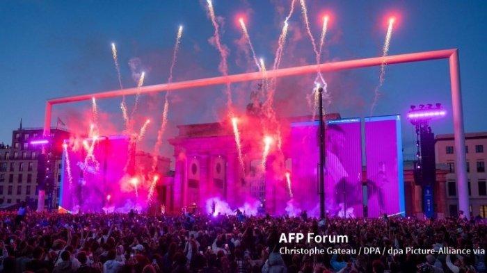 EURO 2024 - Kemeriahan jelang pembukaan Euro 2024. Live streaming Opening Ceremony Euro 2024 malam ini, Jumat (14/6/2024). Lengkap kick off Jerman vs Skotlandia yang bakal jadi laga pembuka Euro 2024.
