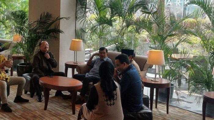 ANIES DAN JK NOBAR - Anies duduk bersama JK, Sandiaga Uno, dan Erman Suparno, Minggu (16/6/2024)

Artikel ini telah tayang di Kompas.com dengan judul 