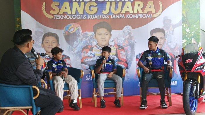 Tiga pembalap mereka yakni Sabian Fathul Ilmi, Danadyaksa Winda Pangestu dan Chandra Hermawan