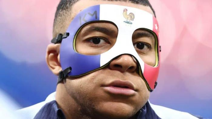 Kylian Mbappe pakai masker bermotif bendera Prancis, tak bisa dipakai jika main lawan Belanda di Euro 2024.