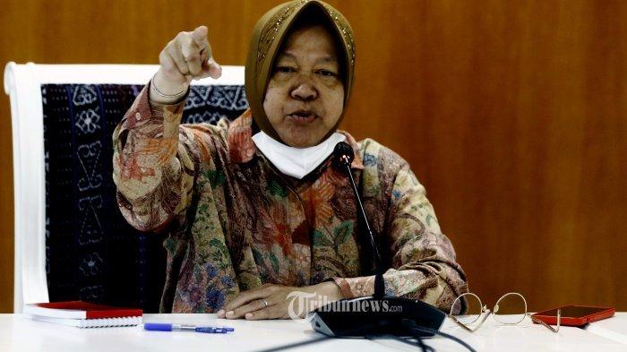 Menteri Sosial Tri Rismaharini (kiri) saat Konferensi pers tentang Penggeledehan Gedung Kementerian Sosial oleh KPK di Jakarta, Rabu (24/5/2023).