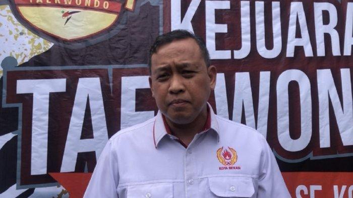 Mantan Wali Kota Bekasi Tri Adhianto, yang juga politisi PDIP, memiliki elektabilitas tertinggi menurut survei SMRC. Disusul Heri Koswara dan Mochtar Mohamad (MM).