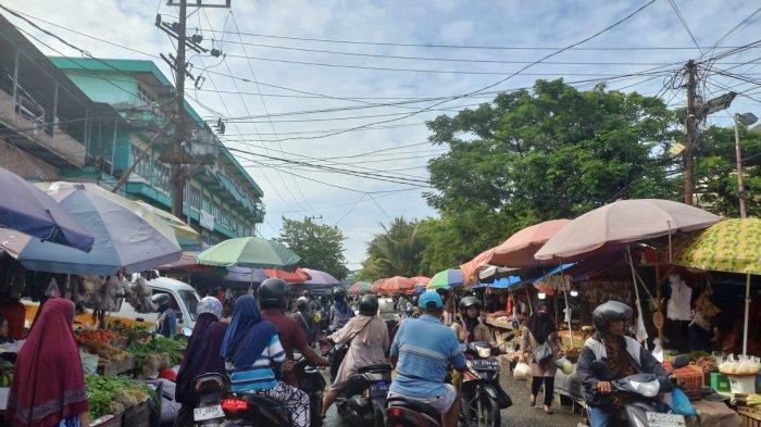 Lapak di luar Pasar Pandansari, Balikpapan Barat, Kota Balikpapan, Kalimantan Timur, menyatakan kesiapannya.