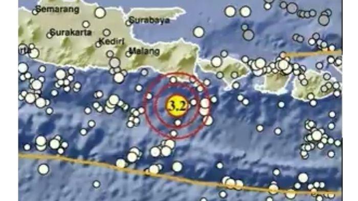 GEMPA 2 MENIT LALU - Gempa barusan terjadi di Jember Jawa Timur magnitudo 3.2, cek info BMKG.