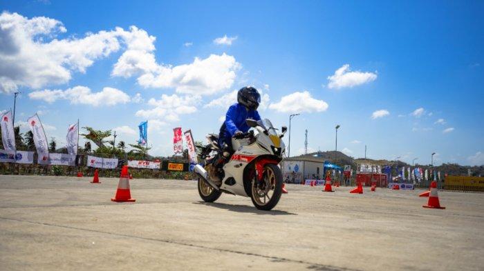 Salah seorang peserta bLU cRU Experience Day, Eka Hardinal, menyebutkan dirinya senang berkesempatan jadi bagian dari aktivitas tersebut. ”Merupakan kesempatan berharga bisa mengikuti bLU cRU Experience Day yang diadakan di event bLU cRU Yamaha Sunday Race.