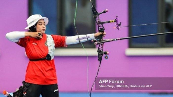 OLIMPIADE 2024 PARIS - Pemanah Indonesia, Diananda Choirunisa saat tampil pada perebutan medali perunggu nomor Recurve Mixed Team Asian Games 2022 di Hangzhou, China, 4 Oktober 2023. Diananda Choirunisa termasuk salah satu pemanah yang tampil di hari pertama Olimpiade 2024 Paris cabor Panahan.