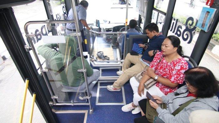 BUS BALIKPAPAN CITY TRANS - Masyarakat menikmati Bus Balikpapan City Trans saat uji coba Juli 2024 lalu. Uji coba lanjutan bus Balikpapan City Trans 1-20 Agustus 2024, penumpang diwajibkan menggunakan e-money atau uang elektronik. Apakah sudah berbayar?