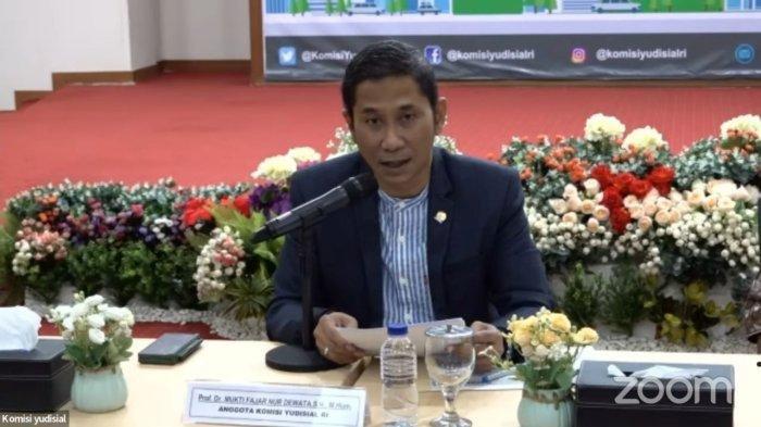 Anggota dan Juru Bicara Komisi Yudisial (KY), Mukti Fajar Nur Dewata - KY mulai menurunkan tim investigasi untuk mengusut majelis hakim yang memberikan vonis bebas terhadap Gregorius Ronald Tannur.