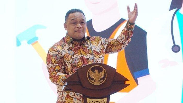 Kepala BP2MI, Benny Rhamdani membongkar sosok T sebagai pengendali judi online di Indonesia. Ini profil dan harta kekayaan Benny Rhamdani. - Benny Rhamdani memberikan klarifikasi soal pernyataannya ada sosok inisial T yang menjadi pengendali bisnis judi online di Indonesia.