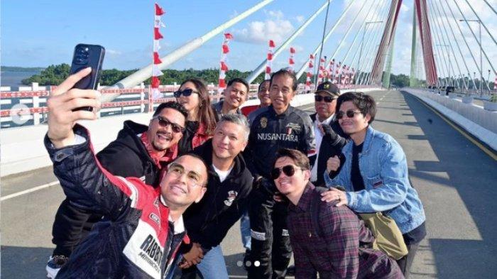 JOKOWI BOYONG INFLUENCER - Presiden Jokowi bersama dengan influencer saat kunjungi IKN Kaltim, Minggu (28/7/2024). Ternyata influencer yang diboyong Jokowi ke IKN Kaltim tak bisa bedakan Istana Negara dan Kantor Presiden. Berikut faktanya.