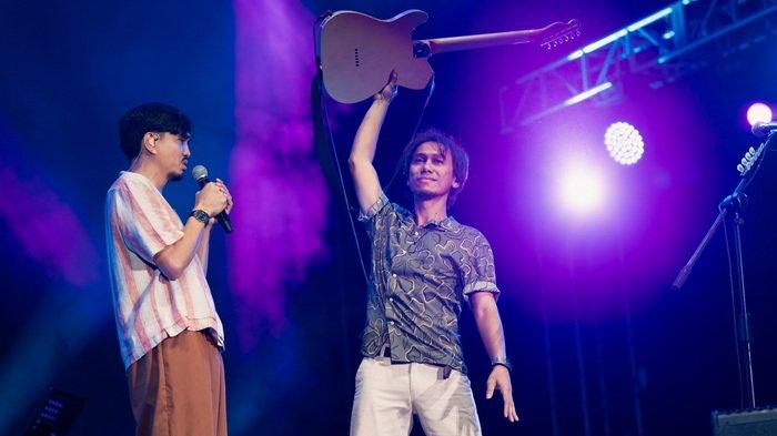 KONSER - Penampilan Duta dan Erros dalam konser Sheila On 7 “Tunggu Aku Di” yang digelar di Stadion Palaran, Samarinda Sabtu (27/7/2024) lalu.