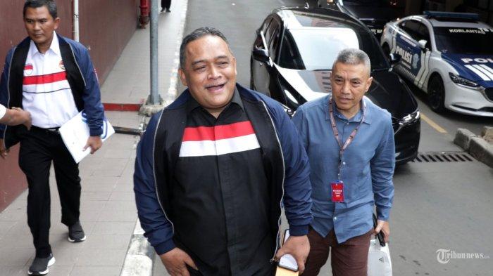Benny Rhamdani saat akan menjalani pemeriksaan di Gedung Bareskrim Mabes Polri, Jakarta, Senin (29/7/2024) terkait siapa inisial T di balik judi online.