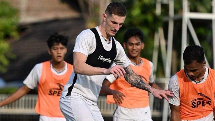 Penyerang Borneo FC Leo Gaucho berlatih bersama di Solo jelang final melawan Arema FC, Sabtu (3/8/2024).