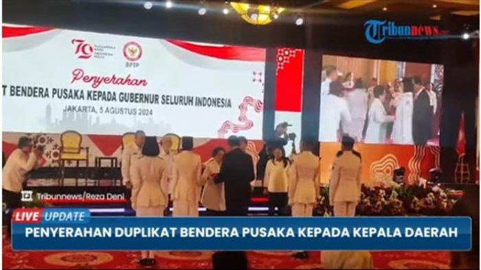 DUPLIKAT BENDERA PUSAKA - Jelang Upacara HUT ke-79 RI, Presiden RI ke-5 Megawati Soekarnoputri menyerahkan duplikat bendera pusaka kepada seluruh kepala daerah se-Indonesia. Daftar agenda acara jelang Upacara HUT RI di Jakarta dan Kaltim. Ada pengukuhan Paskibraka di IKN Kalimantan Timur.