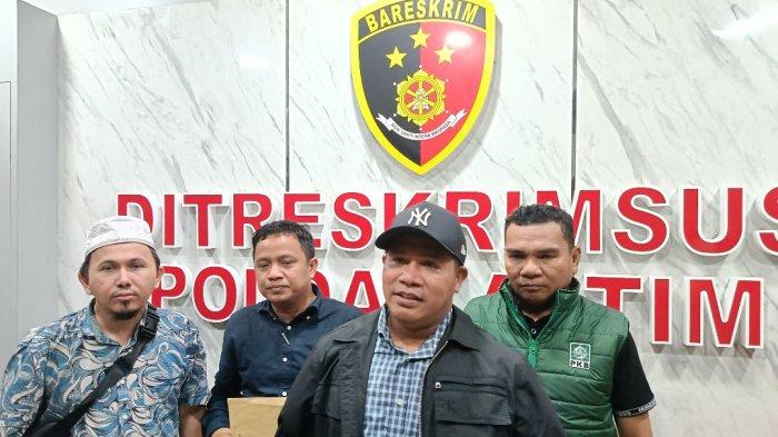 Ketua DPW PKB Kaltim, Syafruddin didampingi jajarannya melaporkan mantan Sekretaris Jenderal PKB, Muhammad Lukman Edy, di Ditreskrimsus Polda Kalimantan Timur.TRIBUNKALTIM.CO/ZAINUL