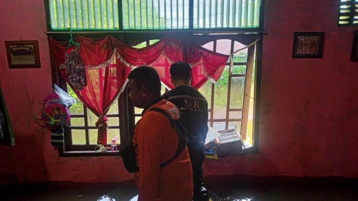 BANJIR DI PPU - Langkah upaya penanganan oleh BPBD Penajam Paser Utara terhadap korban banjir, Jumat (9/8/2024). Untuk upaya penanganan, saat ini pihak BPBD sudah mengevakuasi warga terdampak, hingga kendaraan dan barang berharga milik warga.