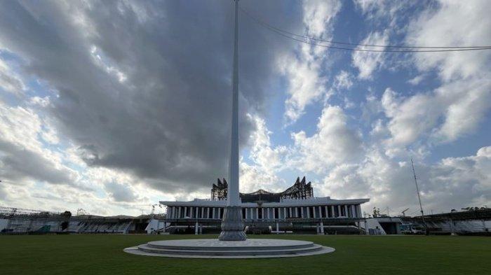 UPACARA HUT RI DI IKN - Lokasi upacara HUT RI di IKN yang terletak di depan Istana Negara. Terlihat Istana Negara dan Istana Garuda di bagian belakang. Berikut 12 fakta jelang upacara HUT RI di IKN Kaltim. Warga sekitar dilarang ikut hingga dinilai hanya pencitraan lantaran krisis lingkungan dan sosial yang makin parah.