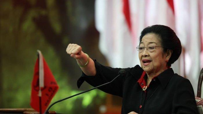 Ketua Umum PDI-P Megawati Soekarnoputri saat berorasi setelah mengumumkan surat rekomendasi terkait Pilkada 2024, Rabu (14/8/2024).