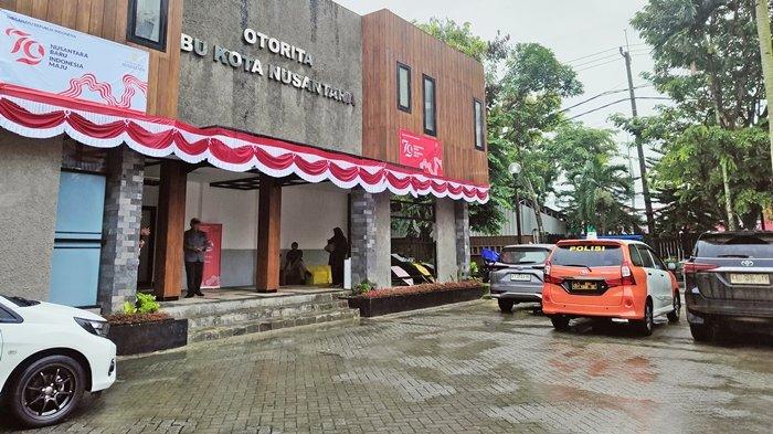 JATAM KRITIK IKN - Suasana Kantor Otorita Ibu Kota Nusantara (IKN), kawasan apartemen Pantai Mentari Compound (PMC), Jalan Mulawarman, Manggar, Kecamatan Balikpapan Timur, Kota Balikpapan, Kalimantan Timur yang akan didatangi oleh para pendemo dari Jatam Kaltim, Kamis (15/8/2024) pagi. Aksi seruan bertajuk 