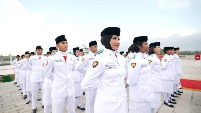 Tim Pasukan Pengibar Bendera Pusaka (Paskibraka) yang bertugas untuk mengibarkan bendera Merah Putih pada Upacara Peringatan Detik-Detik Proklamasi Kemerdekaan Republik Indonesia pada Sabtu, 17 Agustus 2024. Berikut live streaming penurunan bendera sore ini dan anggota Paskibraka yang bertugas.