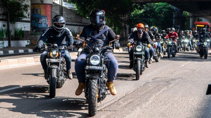 rolling city oleh puluhan bikers motor itu dari komunitas XSR Brotherhood Indonesia (XBI), mereka mengitari area Jakarta Selatan, start dari Taman Barito hingga berakhir di venue pelaksanaan Parjo di Cibis Park, Cilandak, Jakarta Selatan.