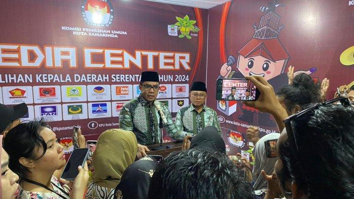 Bakal Calon Walikota dan Wakil Walikota Andi Harun - Syaefuddin Zuhri dalam konferensi pers usai menyerahkan berkas ke KPU Kota Samarinda, Kamis (29/8).TRIBUNKALTIM.CO/SINTYA ALFATIKA SARI