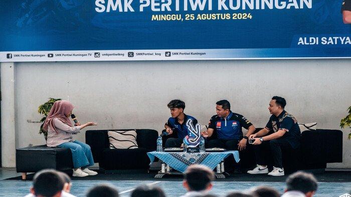 Aldi Satya Mahendra dalam coaching clinic dan meet & greet ke SMK Pertiwi Kuningan, Minggu 25 Agustus 2024 lalu.