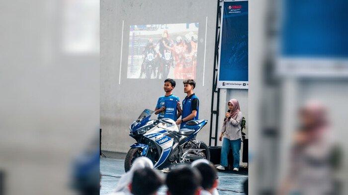 Di salah satu SMK Binaan Yamaha itu, mereka aktif mengenyam pendidikan mengenai balap bahkan tim balap SMK Pertiwi Kuningan sering meraih prestasi di ajang tingkat provinsi dan nasional.