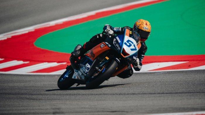 Aldi Satya Mahendra yang mengusung team BrCorse dengan pacuan Yamaha YZF-R3