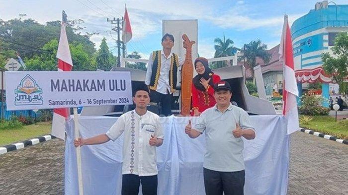 Pelaksanaan Pawai Ta’aruf dalam rangka MTQ oleh Pemkab Mahulu tampilkan replika speedboat.