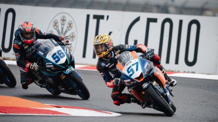 Aksi Pembalap Aldi Satya Mahendra No.57 dalam balapan di sirkuit Magny-Cours Perancis, 7-8 September 2024.