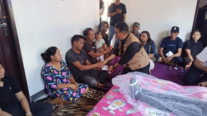 BOCAH KUKAR TEWAS DI KOLAM TAMBANG - Pj Gubernur Kaltim, Akmal Malik melayat ke rumah keluarga bocah Kukar yang tewas di kolam bekas tambang. Pj Gubernur Kaltim, Akmal Malik memberi tenggat waktu 15 hari untuk menutup kolam bekas tambang yang menjadi lokasi tewasnya 2 bocah Kukar.