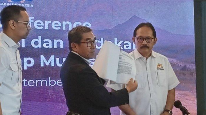 Kuasa Hukum Kadin Hamdan Zoelva membeberkan hasil investigasi terhadap Musyawarah nasional luar biasa (Munaslub) dalam jumpa pers di Jakarta, Selasa (17/9/2024).