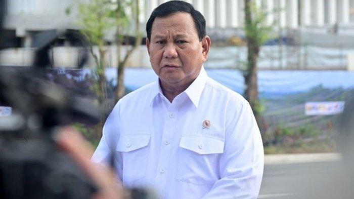 PRABOWO BEBAS BIKIN KEMENTERIAN - Menhan yang juga Presiden terpilih Prabowo Subianto saat memberikan keterangan pers di Sumbu Kebangsaan IKN, Kalimantan Timur, Senin (12/8/2024).