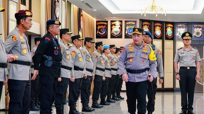 Ilustrasi - Kapolri Jenderal Polisi Listyo Sigit Prabowo memimpin upacara Korps Kenaikan Pangkat kepada 45 perwira tinggi (pati) Polri di Mabes Polri, Jakarta, beberapa waktu lalu.