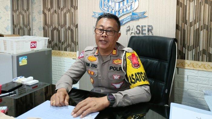 KECELAKAAN DI JALAN POROS KUARO PASER - Kasatlantas Polres Paser, AKP Tony Djoko Purnomo beri penjelasan soal kecelakaan di jalan poros Kuaro, Paser antara mobil colt L300 dan bus karyawan.