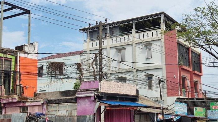 KABEL SEMERAWUT - Pemkot Samarinda serius tata kota, bakal atur kabel yang berantakan di wilayah Samarinda, Kalimantan Timur. 
